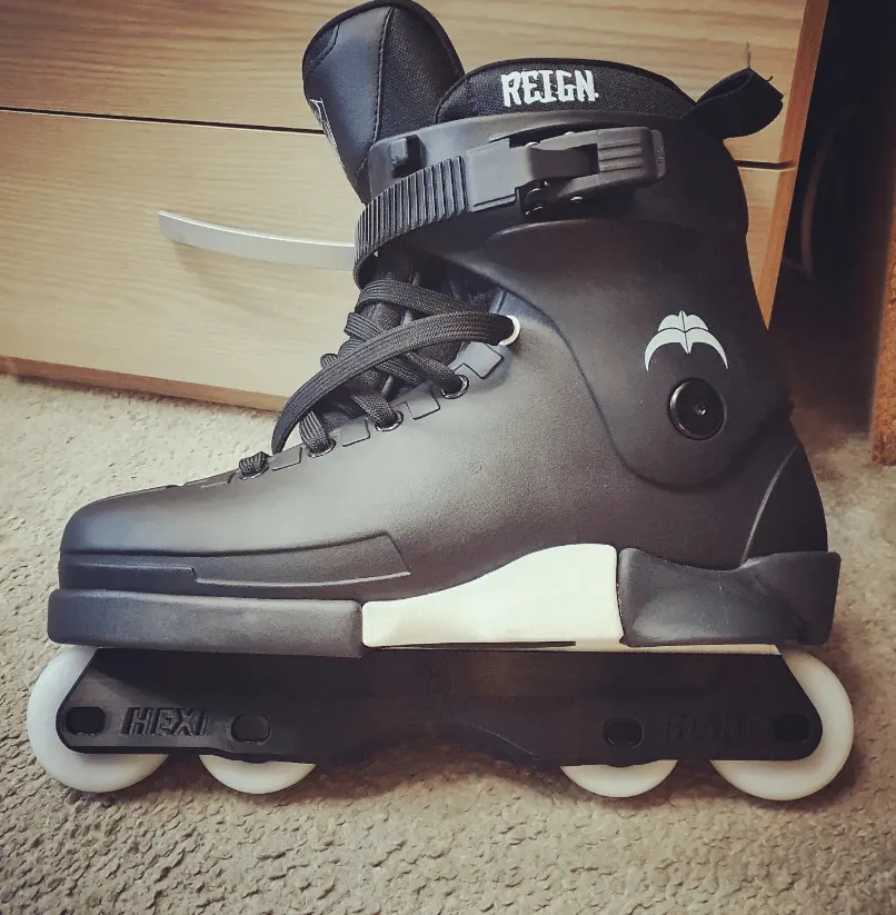 Razors Cult skate with black Hexi frame