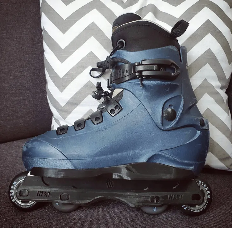 Salomon ST10 skate with 3D printed soles and black Hexi frames